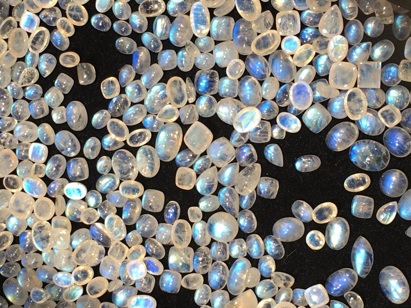 Discover Meetiyagoda’s Moonstone Mine, Unveiling Sri Lanka’s Gemstone Treasure