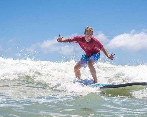 A surfing experience in the ocean
