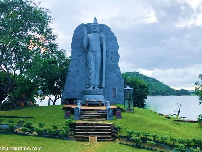 Giritale Buddha Statue, Polonnaruwa