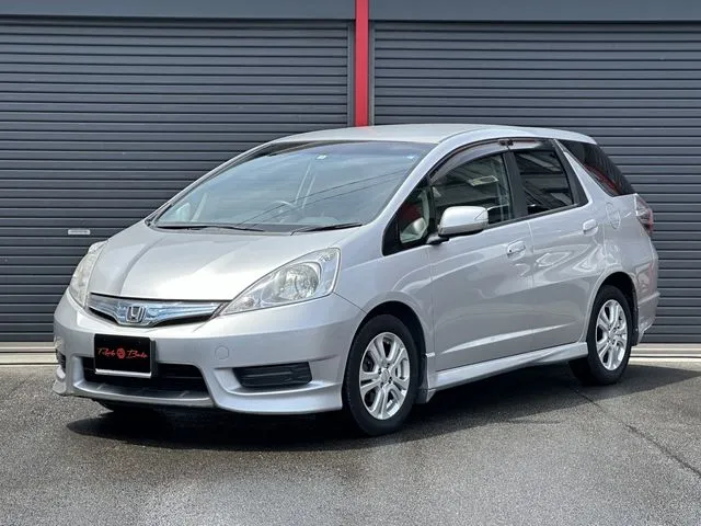 Private hybrid car hire Honda Fit Shuttle for Sri Lanka tours